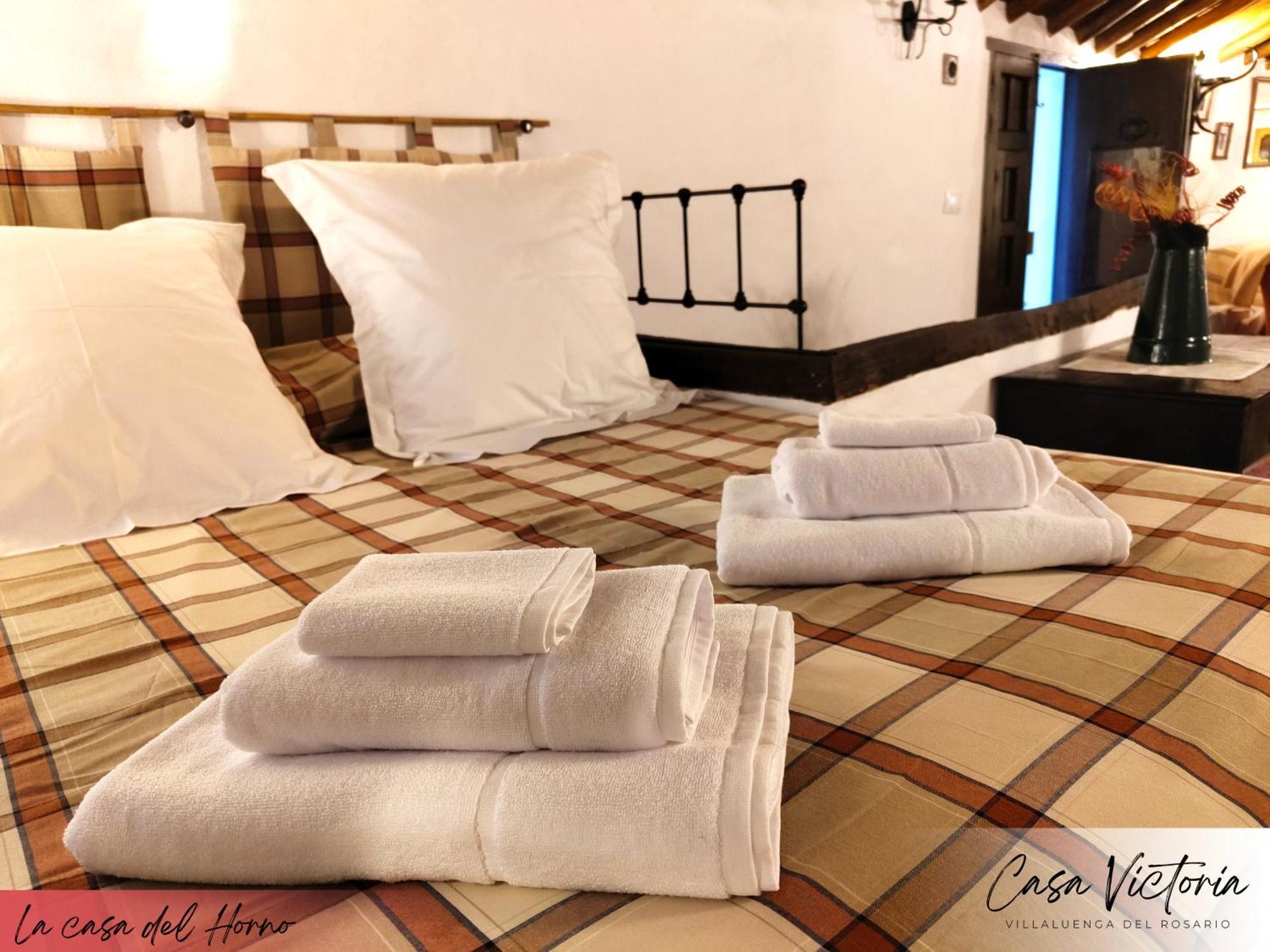 Conjunto Rural Casa Victoria Pensionat Villaluenga Del Rosario Exteriör bild