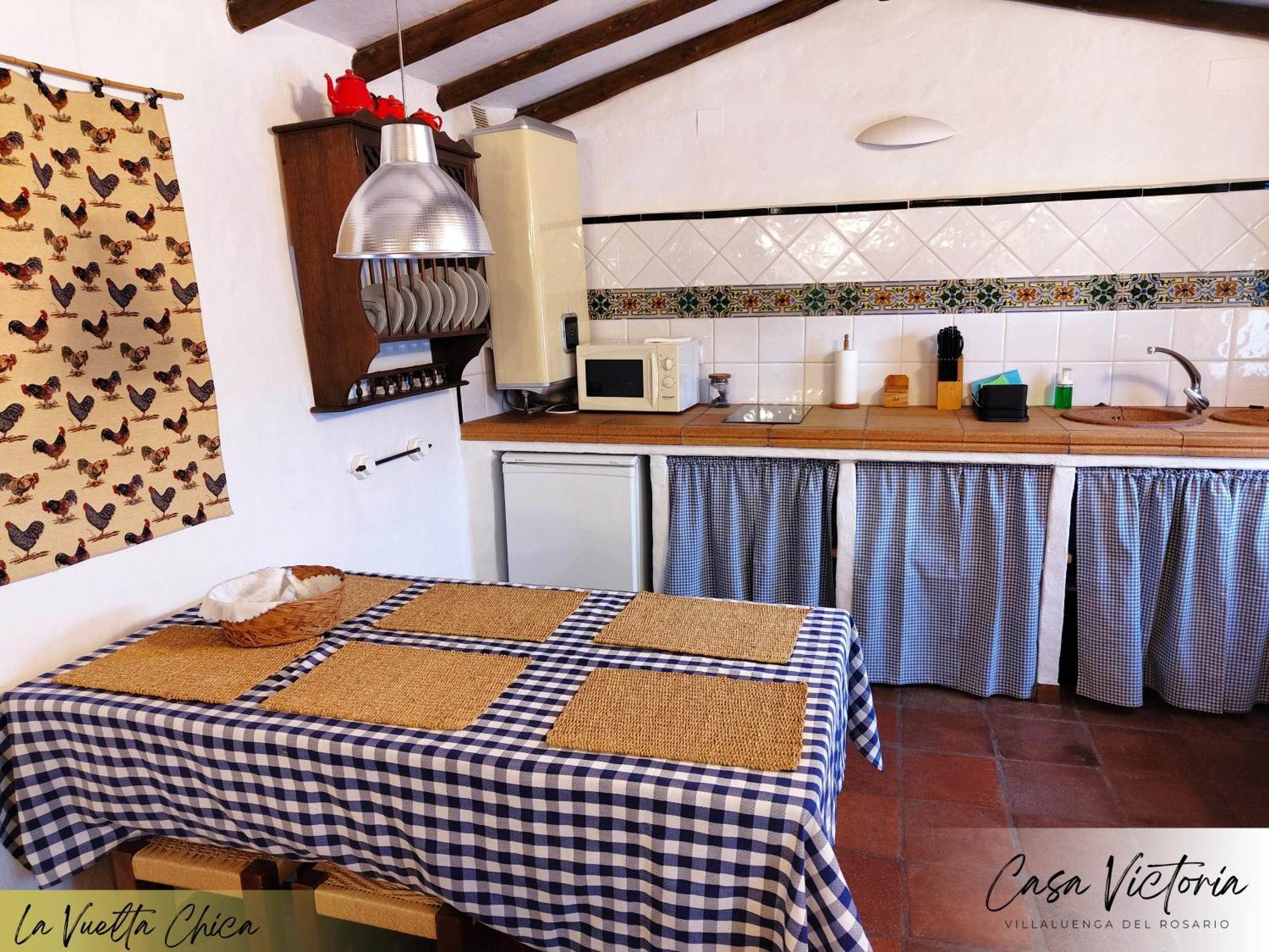 Conjunto Rural Casa Victoria Pensionat Villaluenga Del Rosario Exteriör bild