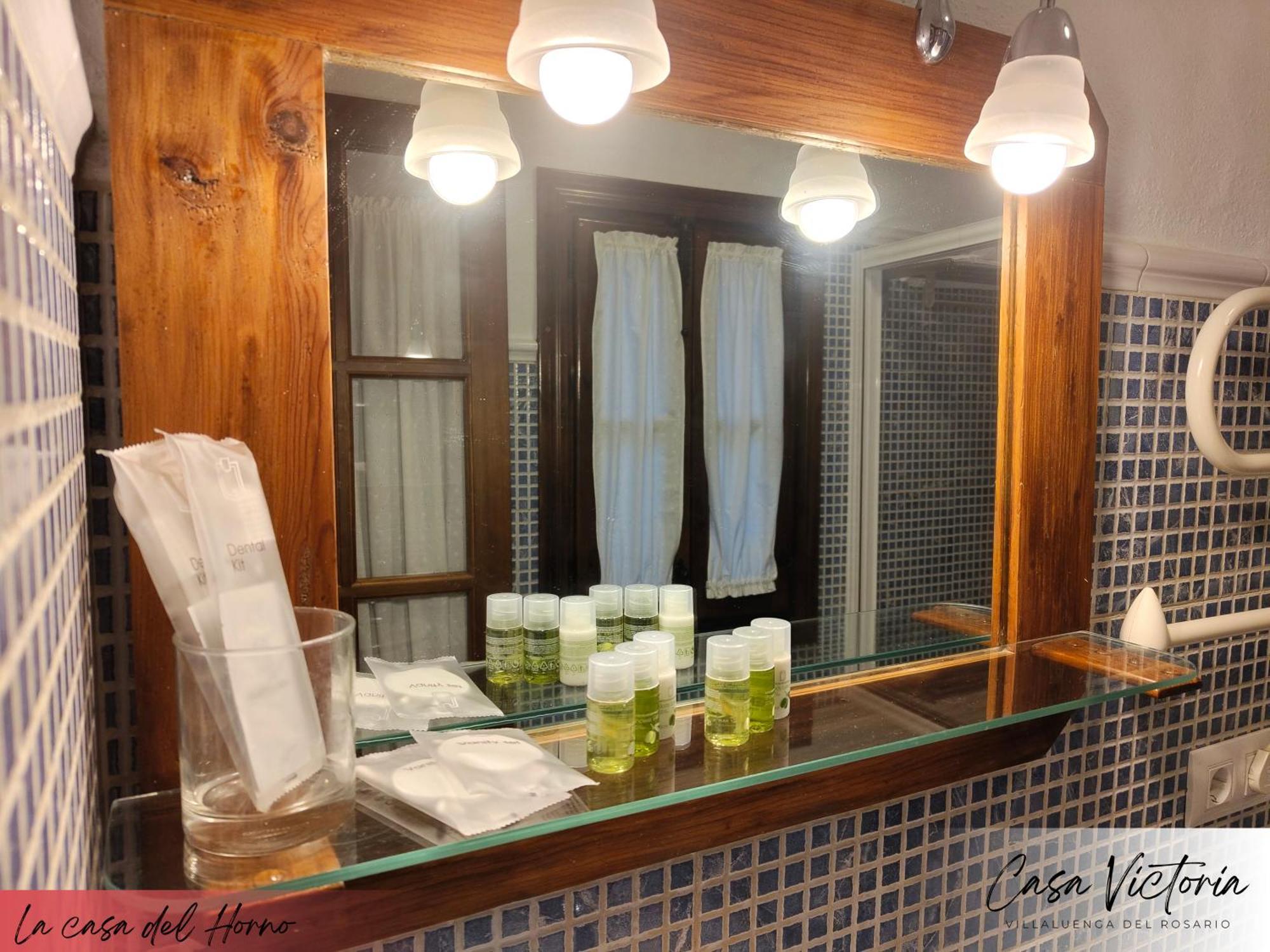 Conjunto Rural Casa Victoria Pensionat Villaluenga Del Rosario Exteriör bild
