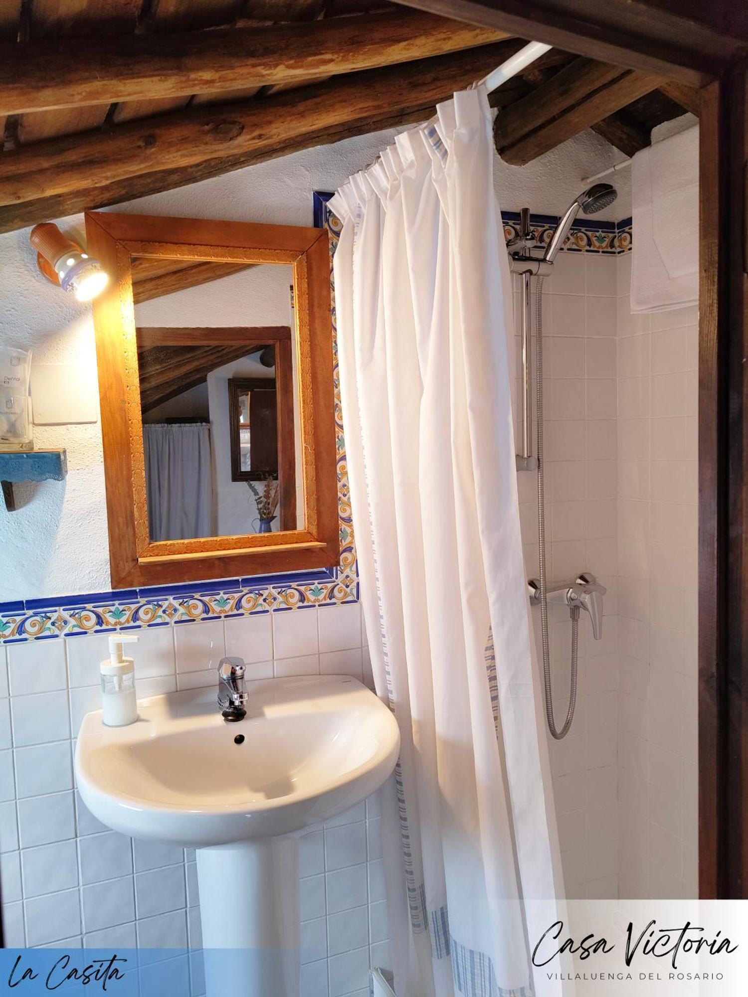 Conjunto Rural Casa Victoria Pensionat Villaluenga Del Rosario Exteriör bild