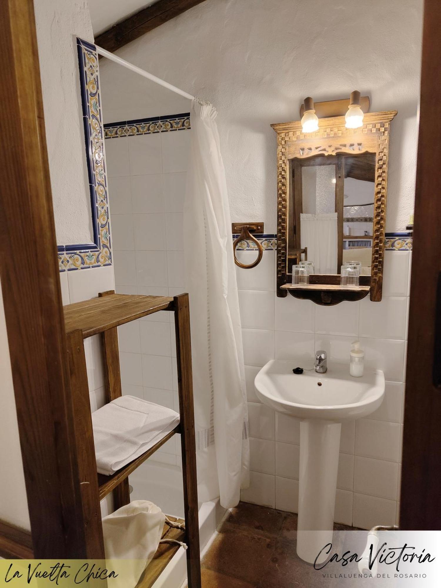 Conjunto Rural Casa Victoria Pensionat Villaluenga Del Rosario Exteriör bild